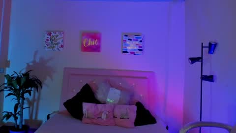 Snapshot of keyla_roberts_ chatting on 03-12-25, 01:47 Adhara. Help me reach 100 likes online show from 03-12-25, 01:47
