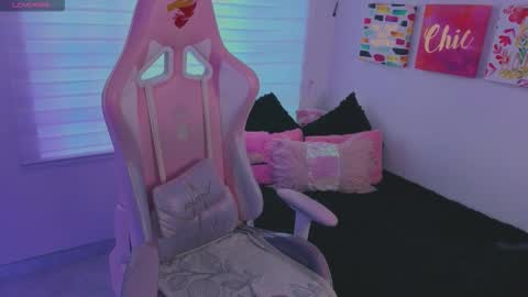 Snapshot of keyla_roberts_ chatting on 09-19-25, 06:52 Adhara. Help me reach 100 likes online show from 09-19-25, 06:52