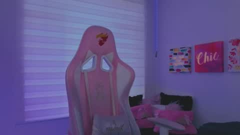 Snapshot of keyla_roberts_ chatting on 09-23-25, 07:06 Adhara. Help me reach 100 likes online show from 09-23-25, 07:06