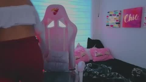 Snapshot of keyla_roberts_ chatting on 09-24-25, 11:35 Adhara. Help me reach 100 likes online show from 09-24-25, 11:35