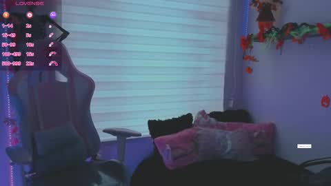 Snapshot of keyla_roberts_ chatting on 10-17-25, 07:05 Adhara. Help me reach 100 likes online show from 10-17-25, 07:05