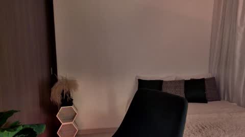 Keyla online show from 12-20-24, 12:52