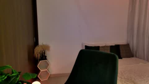 Keyla online show from 12-30-24, 12:22