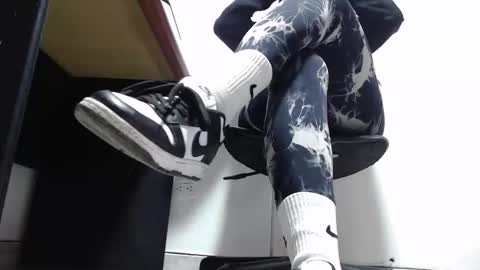     online show from 10-17-25, 08:55