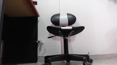     online show from 11-05-25, 03:34