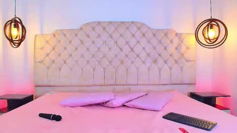 khloejohnson online show from 11-24-25, 03:28