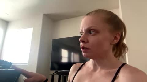 Snapshot of khloemariexox chatting on 10-17-25, 05:48 khloemariexoxo online show from 10-17-25, 05:48