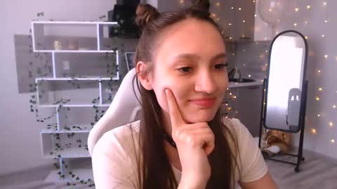 Snapshot of kiananowak chatting on 05-17-26, 09:38 Kiana online show from 05-17-26, 09:38
