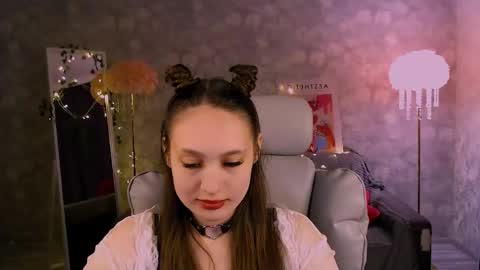 Snapshot of kiananowak chatting on 05-18-26, 08:03 Kiana online show from 05-18-26, 08:03