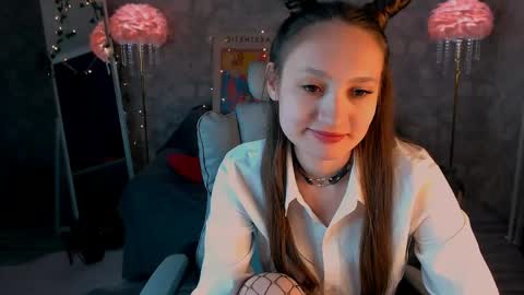 Snapshot of kiananowak chatting on 05-19-26, 09:10 Kiana online show from 05-19-26, 09:10