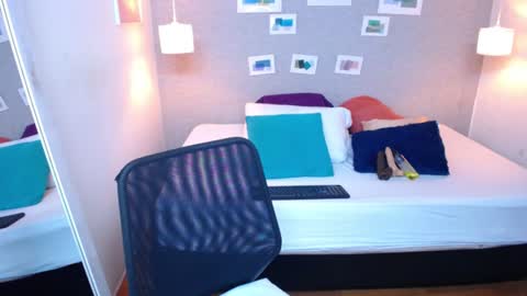 Kiara online show from 12-20-24, 09:28