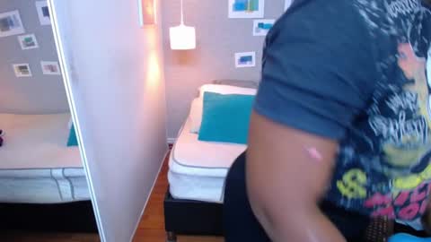 Snapshot of kiara_evanss chatting on 01-19-25, 01:00 Kiara online show from 01-19-25, 01:00