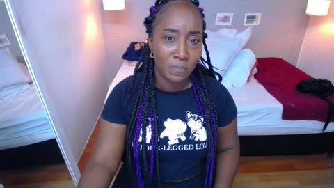 Snapshot of kiara_evanss chatting on 02-19-25, 12:25 Kiara online show from 02-19-25, 12:25