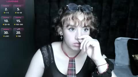 KIARA FOX online show from 12-18-25, 01:06