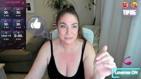 Snapshot of kierareines chatting on 03-31-26, 12:01 Kiera Reines online show from 03-31-26, 12:01
