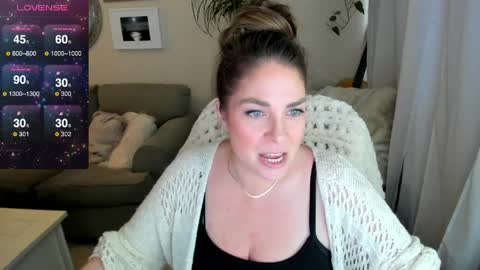 Snapshot of kierareines chatting on 04-19-26, 12:54 Kiera Reines online show from 04-19-26, 12:54