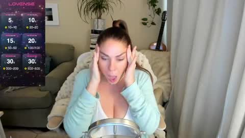 Snapshot of kierareines chatting on 05-24-26, 06:35 Kiera Reines online show from 05-24-26, 06:35