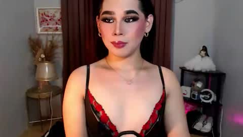 Im Mia online show from 10-20-25, 03:12