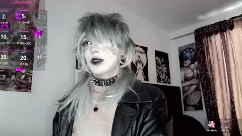 Snapshot of kiiller_queen chatting on 03-05-26, 08:16 kenny online show from 03-05-26, 08:16