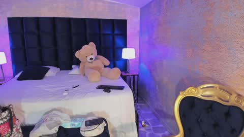 Snapshot of kiim_taaylor chatting on 01-21-25, 05:51 Kim online show from 01-21-25, 05:51