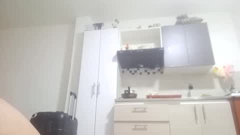 Snapshot of kikeortiz1808 chatting on 12-18-25, 09:10 C e v o 1824 online show from 12-18-25, 09:10