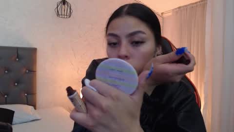 Snapshot of kiki_cams chatting on 02-26-26, 05:06 kIKI online show from 02-26-26, 05:06