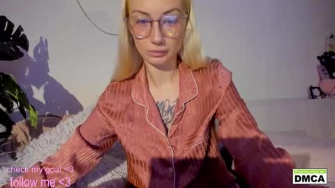 Kiki online show from 09-26-25, 07:40