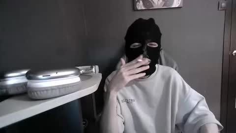 Kiki lo online show from 10-19-25, 03:07