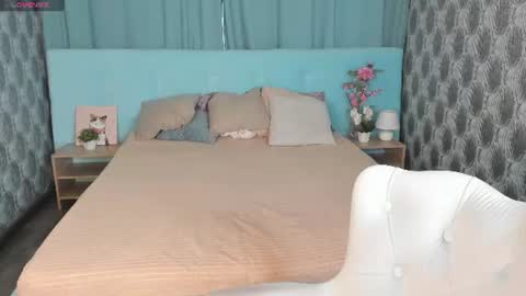 Kiki online show from 06-24-26, 12:42