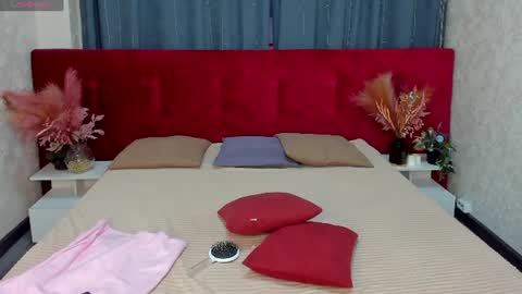 Kiki online show from 07-05-26, 01:01
