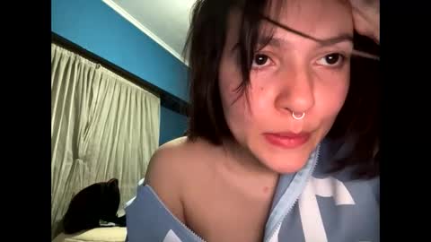 Snapshot of kikilove15 chatting on 05-01-26, 02:27 kikilove15 online show from 05-01-26, 02:27