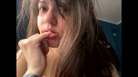 Snapshot of kikilove15 chatting on 05-01-26, 05:17 kikilove15 online show from 05-01-26, 05:17