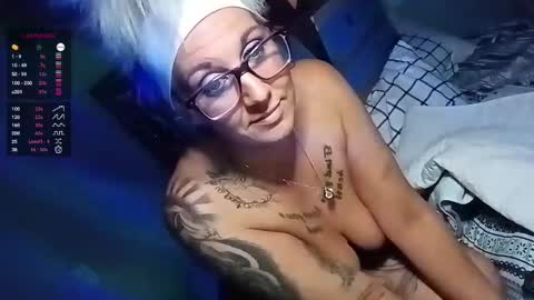 Snapshot of kikilovespartylights chatting on 01-21-25, 01:11 kikilovespartylights online show from 01-21-25, 01:11