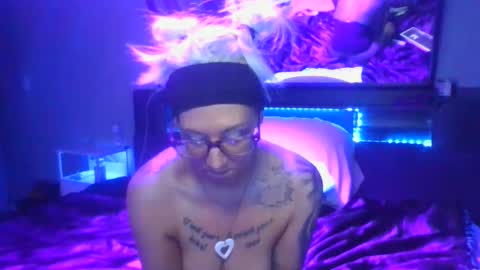 Snapshot of kikilovespartylights chatting on 02-18-25, 12:06 kikilovespartylights online show from 02-18-25, 12:06