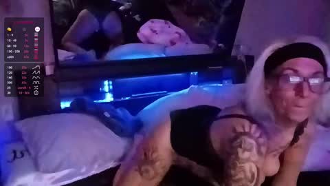 Snapshot of kikilovespartylights chatting on 02-21-25, 07:54 kikilovespartylights online show from 02-21-25, 07:54