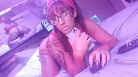 Snapshot of kikilovespartylights chatting on 09-14-25, 09:30 kikilovespartylights online show from 09-14-25, 09:30