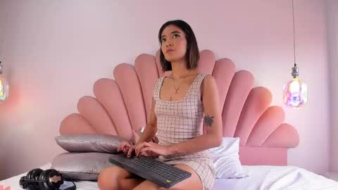 Kiki Moon online show from 05-19-26, 07:53