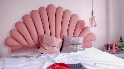 Kiki Moon online show from 05-25-26, 08:37