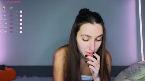 Snapshot of kikkymii chatting on 11-25-25, 08:09 Kikky online show from 11-25-25, 08:09