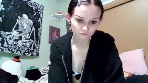 Kat 3 online show from 11-25-25, 08:47