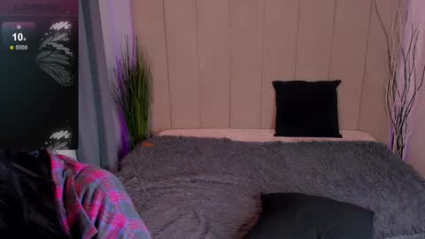 Kim online show from 02-14-25, 09:13