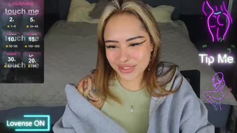 Kim online show from 09-20-25, 05:08