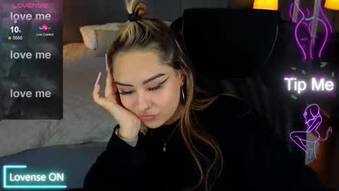 Kim online show from 10-19-25, 08:37