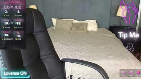 Kim online show from 11-23-25, 04:56