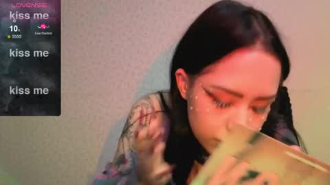 Kim online show from 05-22-26, 02:19