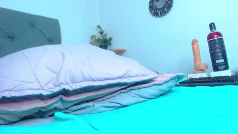 Snapshot of kim_clarck1 chatting on 01-29-25, 11:04 Kim online show from 01-29-25, 11:04