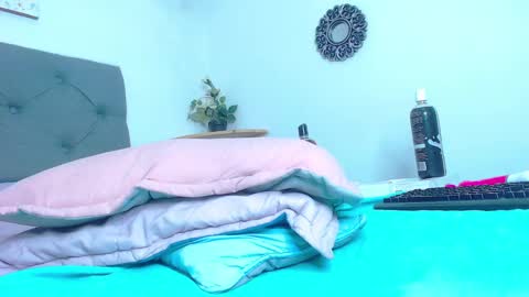 Snapshot of kim_clarck1 chatting on 02-04-25, 06:25 Kim online show from 02-04-25, 06:25