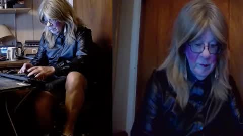 Snapshot of kim_crossdresser1 chatting on 09-25-25, 02:32 kim crossdresser no nude room and clean chat only. online show from 09-25-25, 02:32