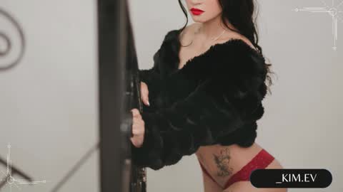 Kim  online show from 01-16-25, 08:11