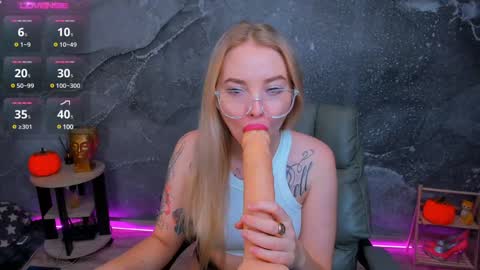 Snapshot of kim_girl_next_door chatting on 12-09-24, 01:02 KIM online show from 12-09-24, 01:02